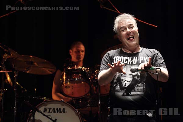 JELLO BIAFRA AND THE GUANTANAMO SCHOOL OF MEDECINE - 2014-04-23 - PARIS - CentQuatre - Salle 400 - 